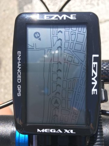 LEZYNE MEGA GPSは、他には無い地図（マップ）表記のナビが使えることを紹介する写真